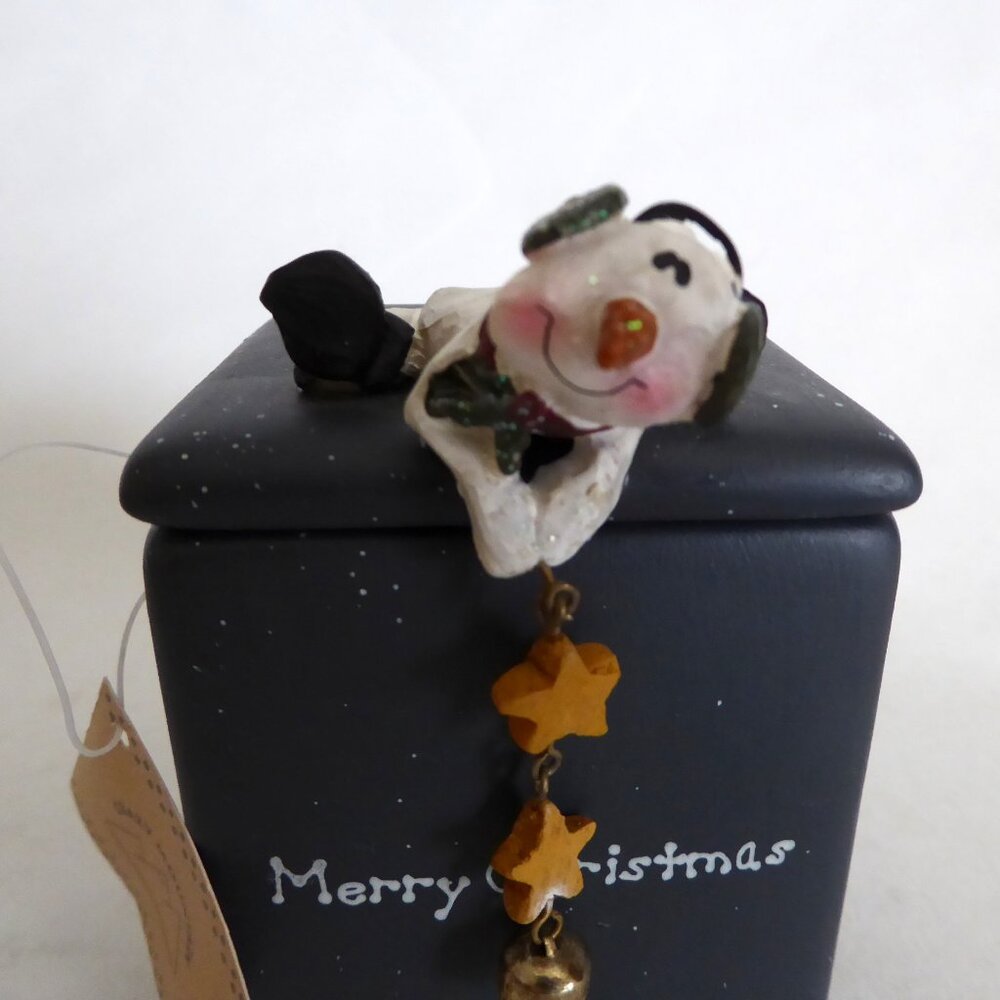 NEW CERAMIC LIDDED MERRY CHRISTMAS SNOWMAN CANDLE HOLDER WITH WOOD HANDLE - Picture 3 of 10